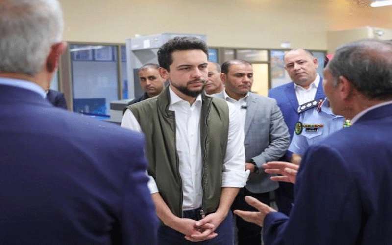 ولي العهد يزور مستشفى الأمير حسين