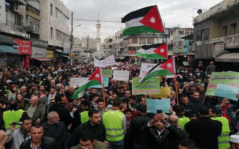 الآلاف من وسط البلد: اللي طبع