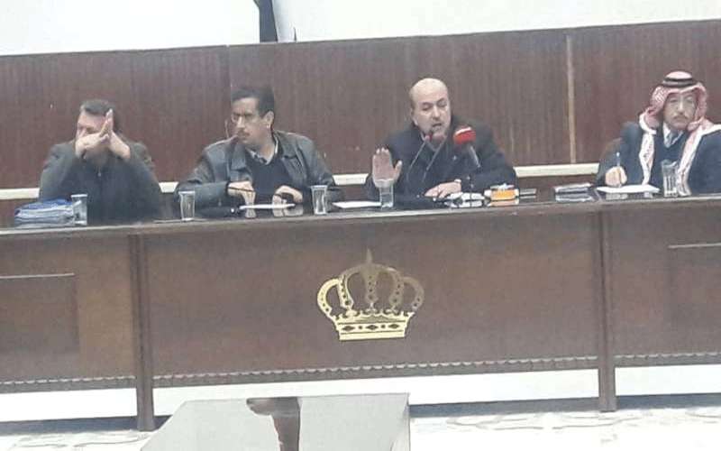 أعضاء مجلس محافظة الكرك يلوحون باستقالات