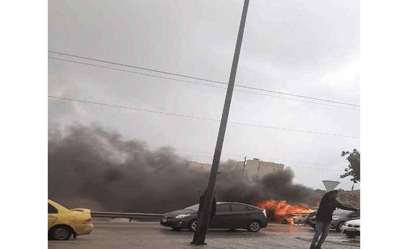 حريق يلتهم مركبة في شارع الأردن