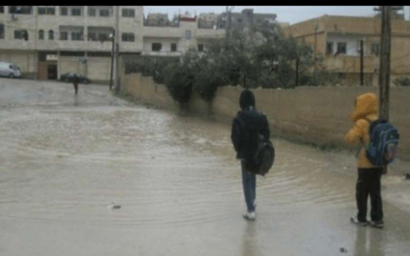 التربية تعلق دوام المدارس بسبب الظروف