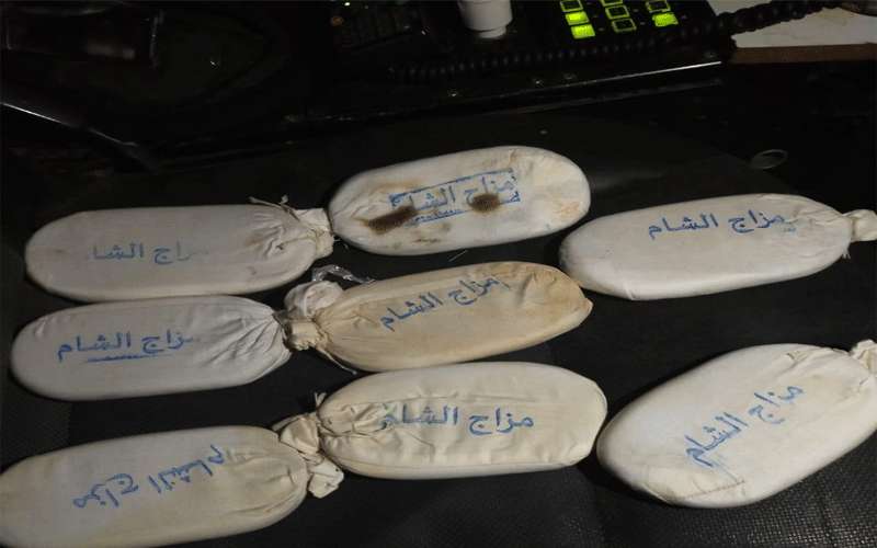 ضبط 3 اشخاص بحوزتهم 8 كفوف