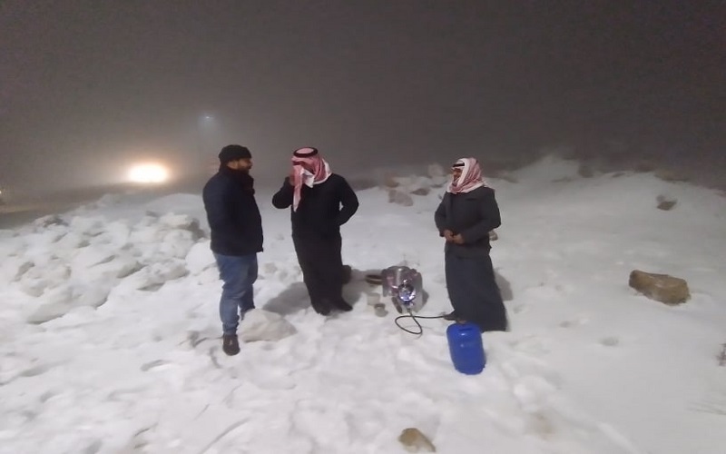 انقاذ سعوديان بالطفيلة