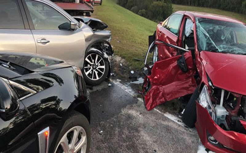 تصادم 11 مركبة بسبب الانجماد في