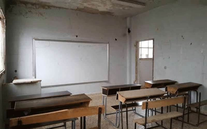 اصابة طالبة بسقوط قصارة صف