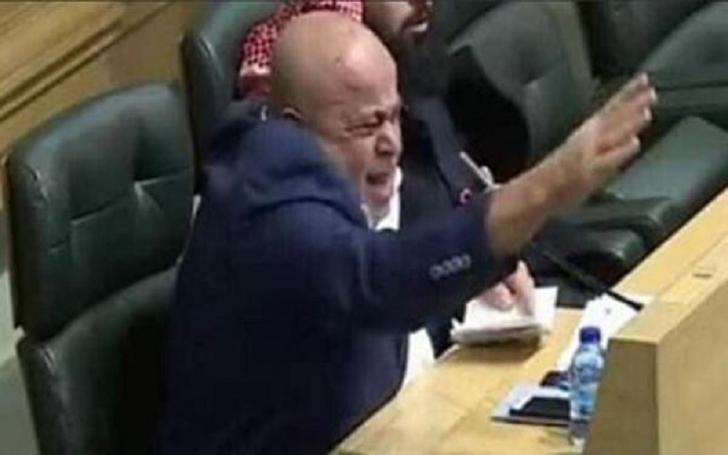 عطية لترامب: اقلع اقلع