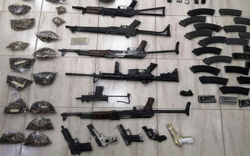 ضبط ١١ سلاحا ناريا 5 منها