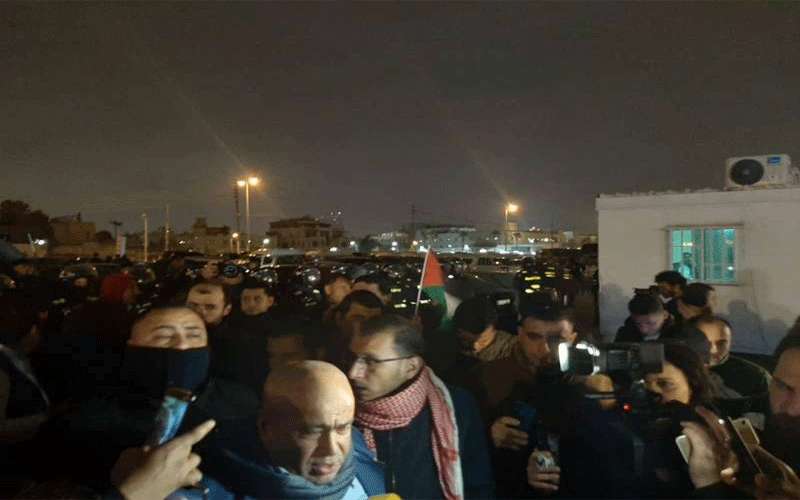 اعتصام أمام السفارة الأميركية: فليذهب ترامب