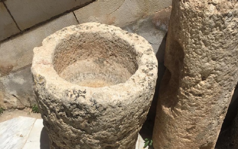 العثور على قطع أثرية داخل أحد