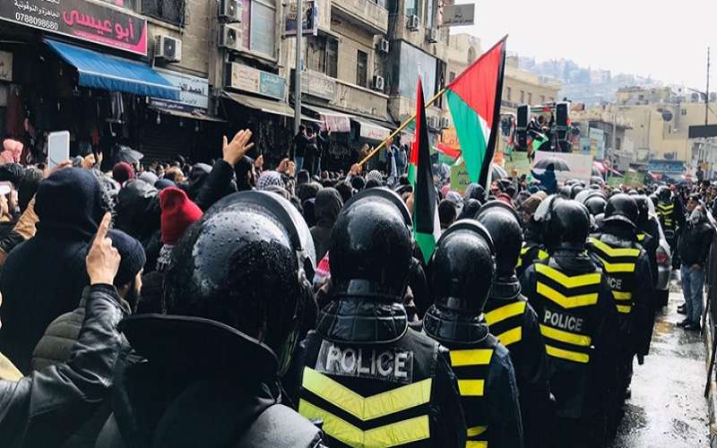 مسيرة حاشدة من أمام المسجد الحسيني