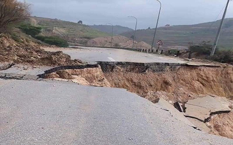 انهيار مدخل جرش الجنوبي بعد انزلاق