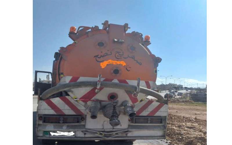 ضبط صهريج يتسرب منه مياه عادمة