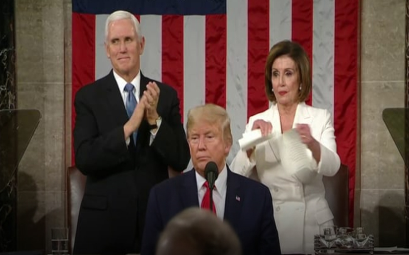 بالصور و الفيديو .. ترامب يتجاهل