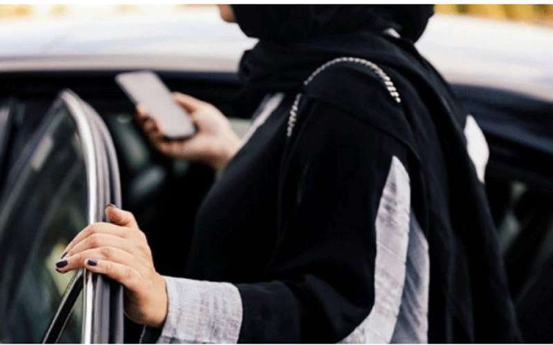 السعودية : سائق يطعن فتاة بعد