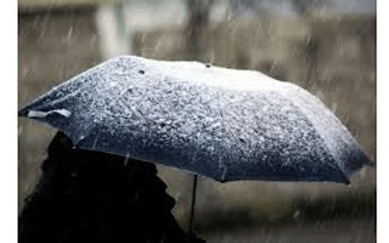 أمطار غزيرة .. وزخات ثلجية فوق