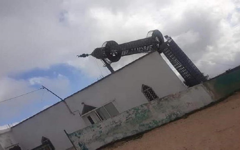 الرياح تسقط مئذنة في جرش