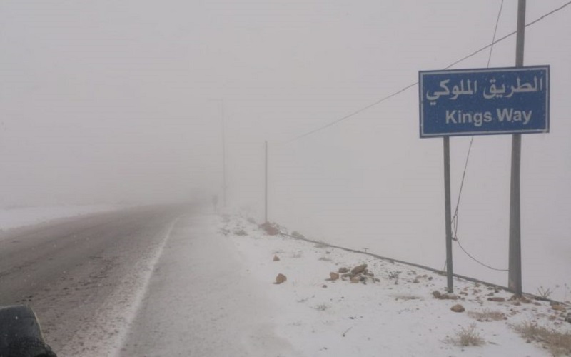 ثلوج على مرتفعات البترا والشوبك وتواصل