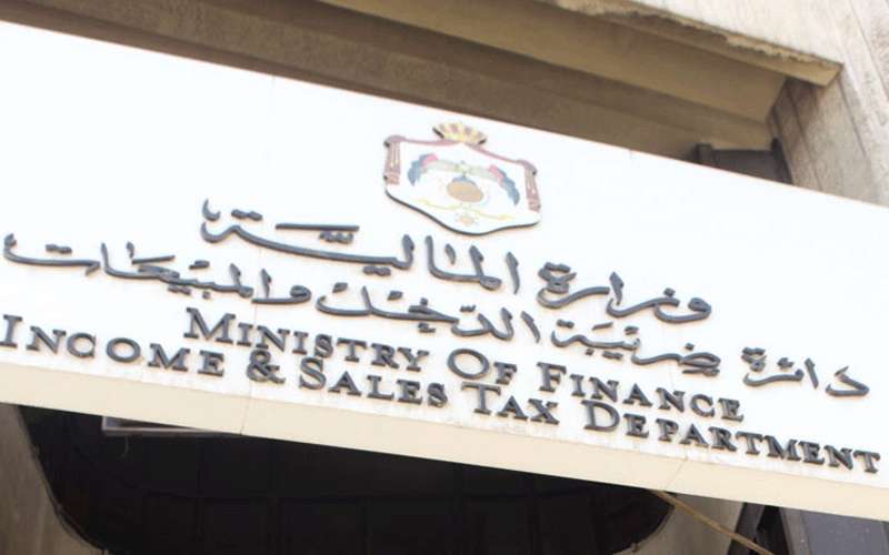 الضريبة: تدعو المدراء الماليين للالتزام بنموذج