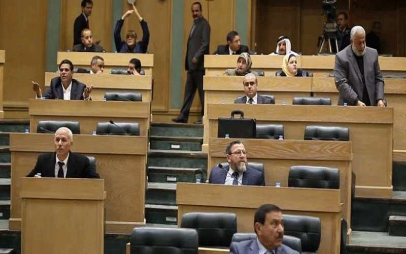 الحكومة: مستعدون لسحب مشاريع هذه القوانين