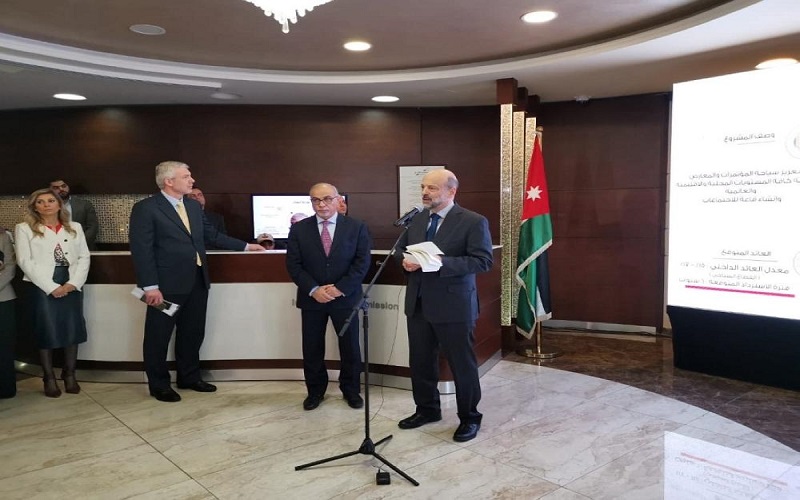 الرزاز يطلق 68 فرصة استثمارية بحجم