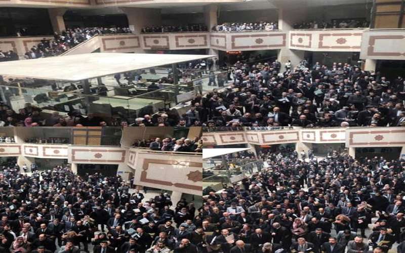 وقفة احتجاجية للمحامين ووقف الترافع أمام