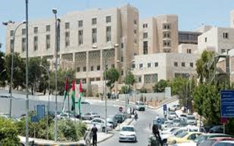 نقل 37 أردنيا وأجانب لمستشفى العزل