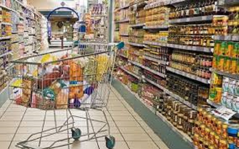 مطالبة بتخفيض أسعار المواد التي خضعت