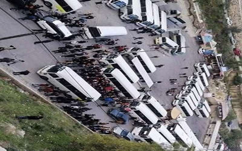 إضراب لباصات الكوستر بالسلط والزرقاء