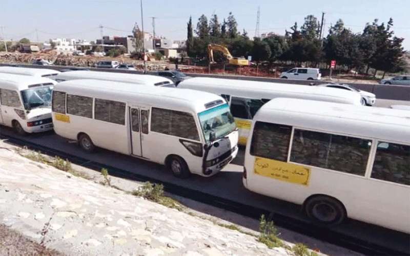 لجنة لدراسة مطالب أصحاب الحافلات والخروج