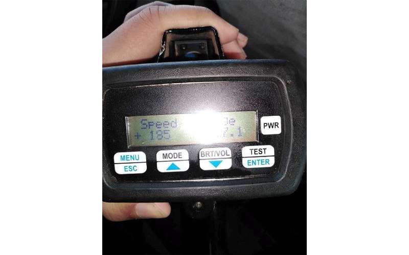 ضبط مركبة تسير بسرعة 185 كم