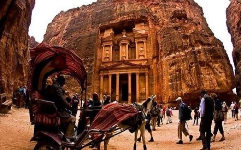 الحكومة: لا يمكن التفكير ببيع متر