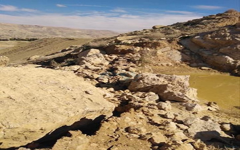 انزلاقات صخرية وتصدعات على طريق الكرك