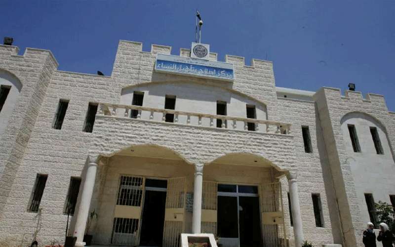 موقوفات إداريا يأملن بإنهاء معاناتهن