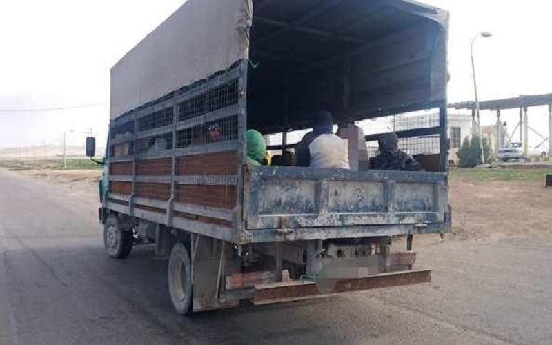 ضبط سائق نقل أشخاصا بصندوق شاحنة