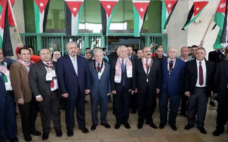 العيسوي يسلم اليرموك عربة بث خارجي