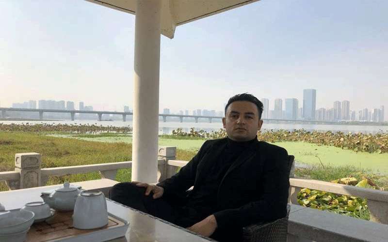 رجل أعمال أردني يقرر البقاء في