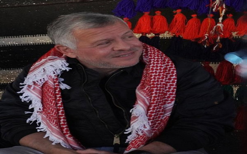 الملك يتفقد مشروعين زراعيين في الأغوار