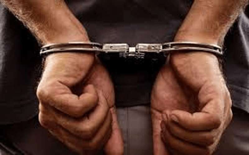 ضبط شخصين اعتديا بالضرب على معلم