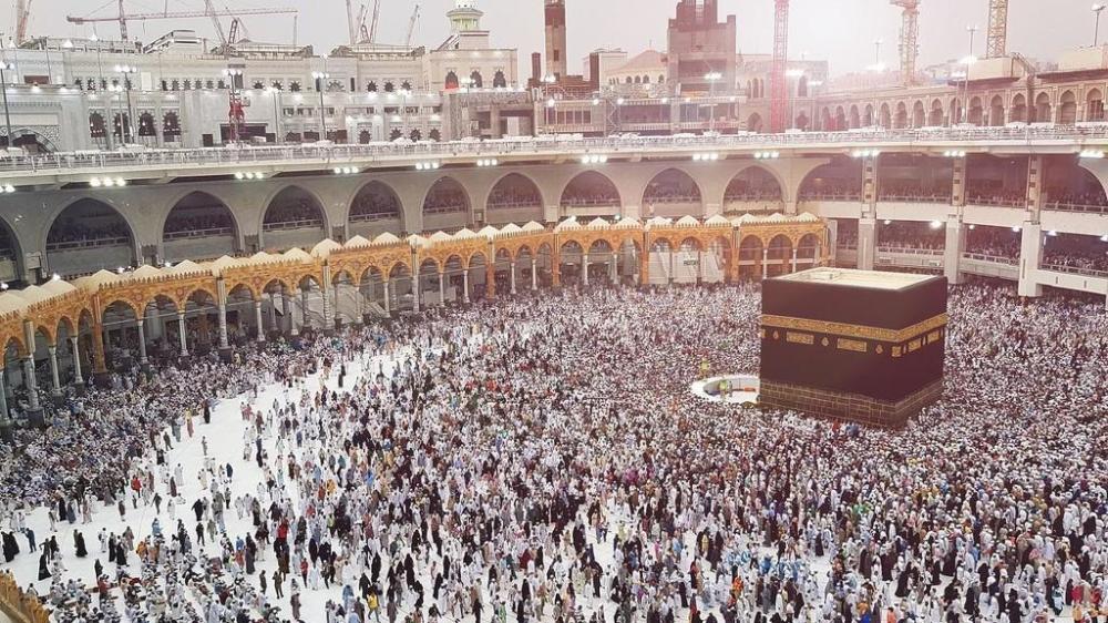 السياحة والسفر: إعادة رسوم المعتمرين مسألة