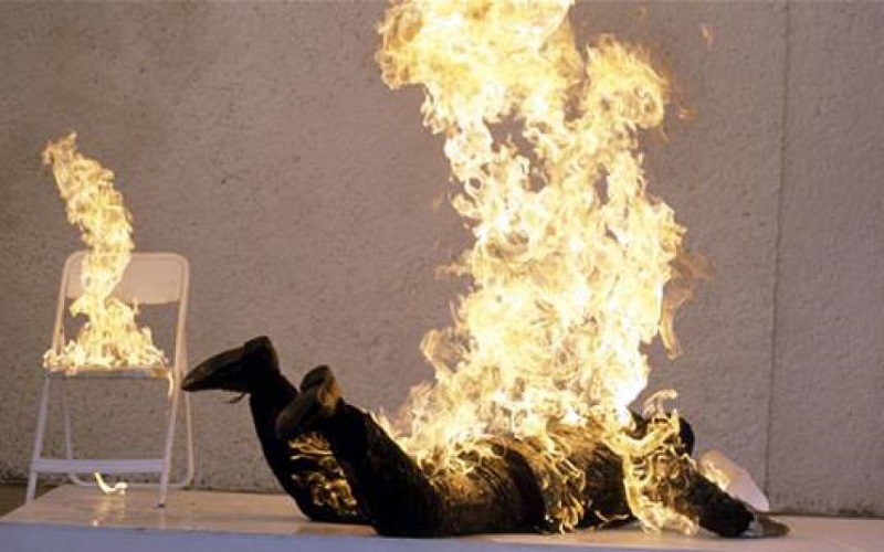 شبهة انتحار شاب عشريني حرقا في