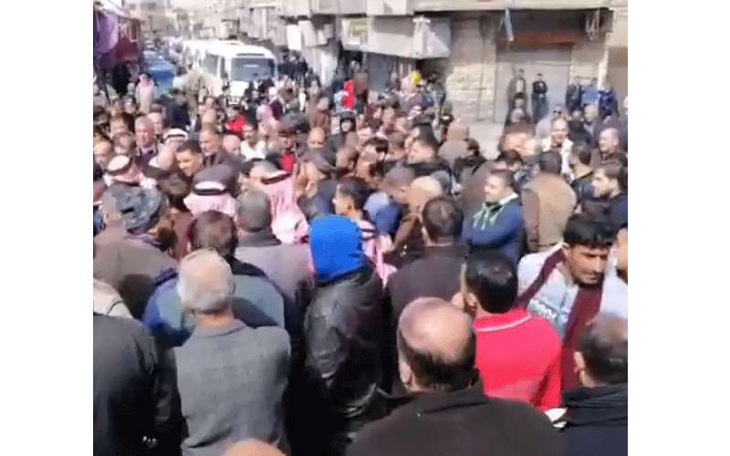 كركيون يحتجون على نقل المجمع