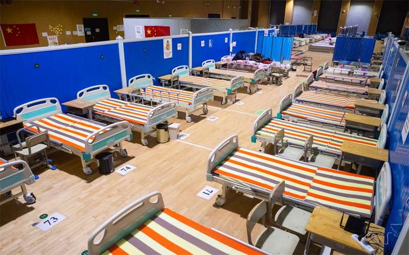 الصين تغلق جميع المستشفيات المؤقتة لمكافحة