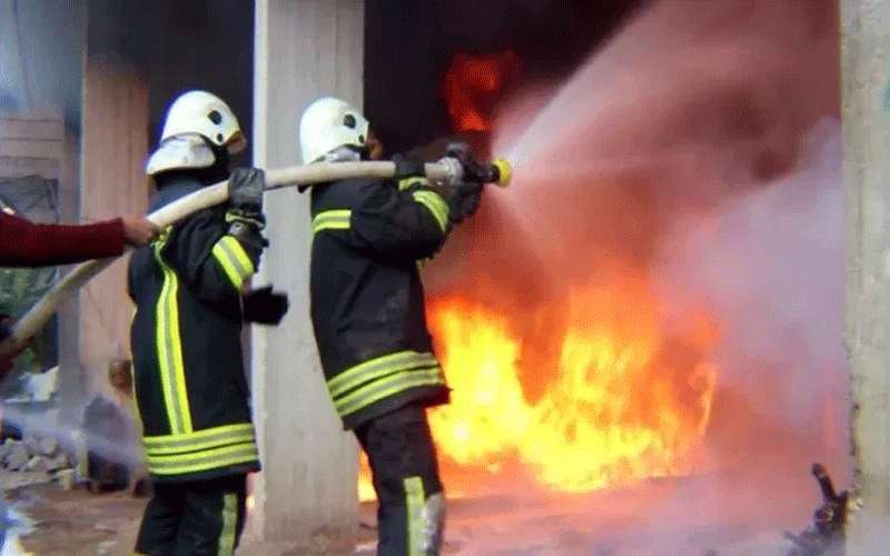 حريق كبير يلتهم مستودع بلوسترين في