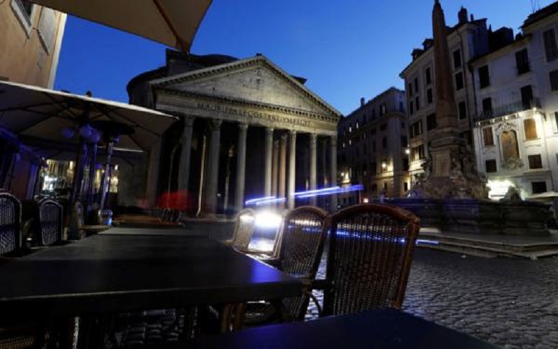 إيطاليا تقرر غلق جميع المتاجر باستثناء