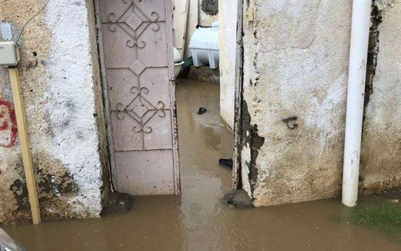 مياه الأمطار تداهم 8 منازل بالهاشمية