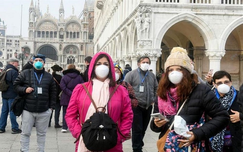 فرنسا تمنع التجمعات لأكثر من 100