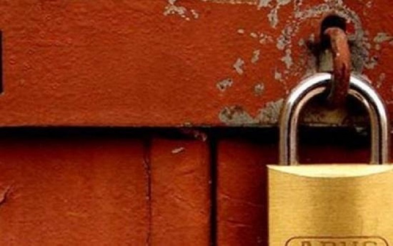 بلدية مادبا تغلق 50 محل لم