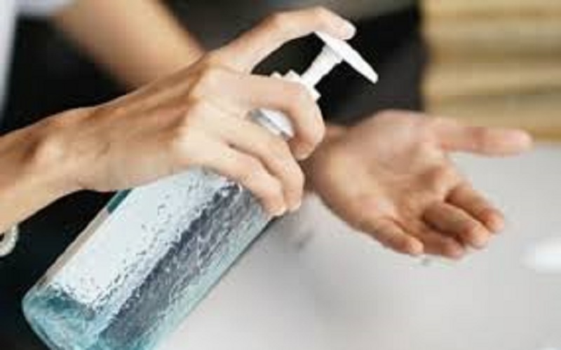 إغلاق مصنع غير مرخص لإنتاج المعقمات