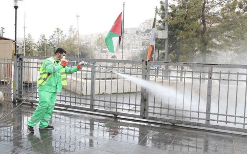 الامانة تواصل تعقيم أحياء عمان