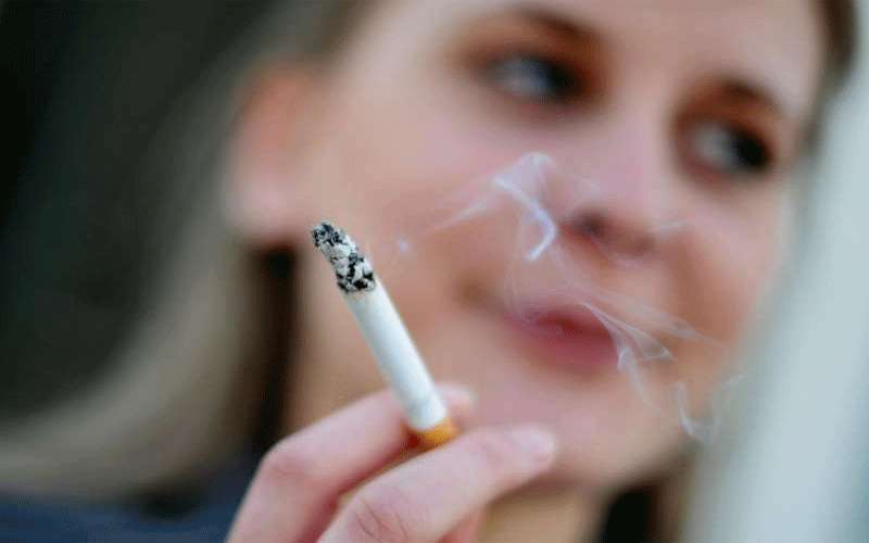 السوق السوداء تشعل أزمة الدخان